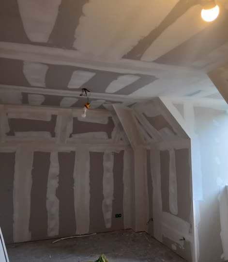 Combles habillés en plaques de plâtre, bandes et joints réalisés à Tourcoing